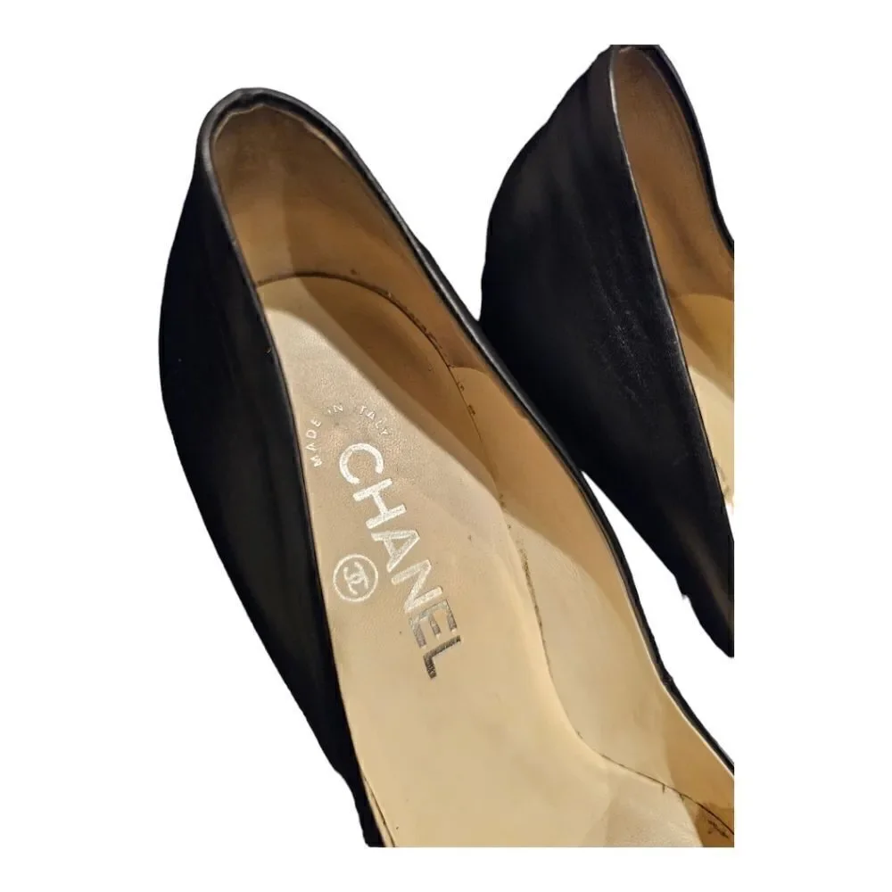 CHANEL Black Leather & Patent Platform Heels‎ - Size 40 /US 9
